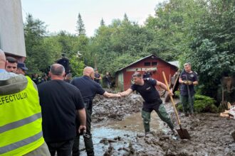 raed arafat a mers in zonele inundate din prahova pentru evaluarea pagubelor 6a5e6751c8198