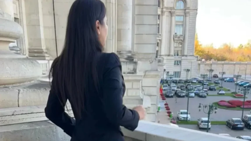 revenire neasteptata dupa 12 ani cu ce se ocupa acum elena basescu si in ce proiect politic important este implicata a contribuit la modificarea unei legi promulgata chiar de tatal ei 6a6b0b853829c