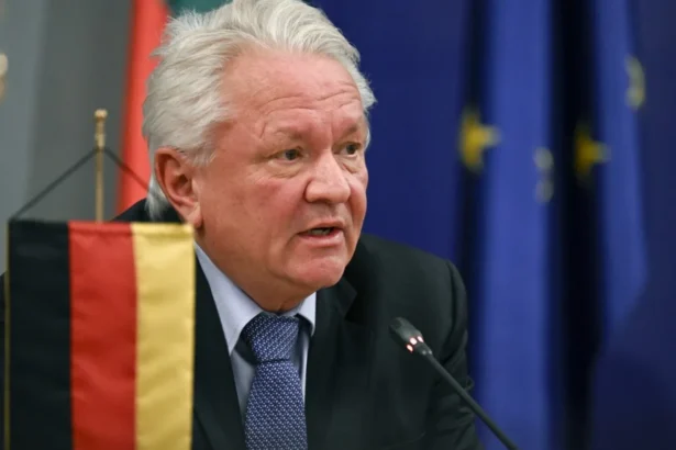 scandalul safe reprezentantii rheinmetall au fost intrebati de ce nu au participat la licitatia de vanzare a santierului naval mangalia desi prin safe primesc bani pentru modernizarea sa 6a60c3c0848ea