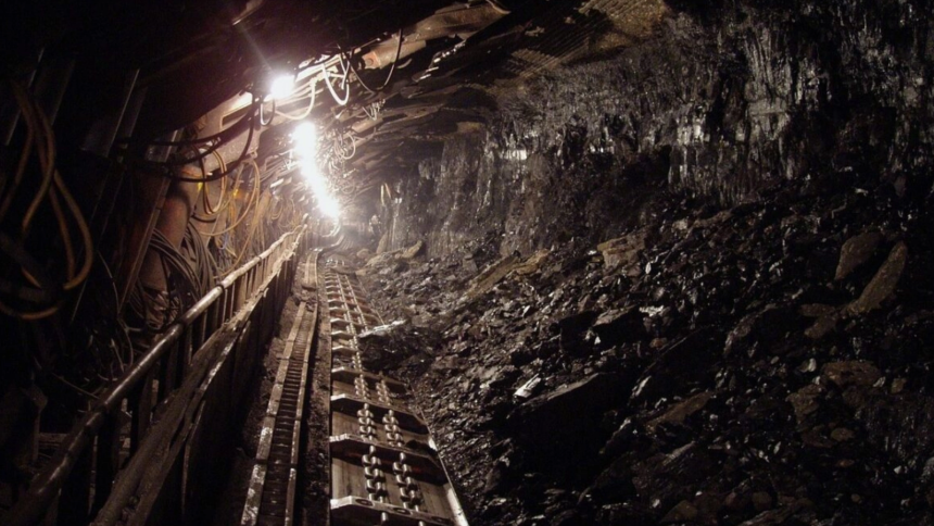 se stinge industria uraniului romanesc ultimii mineri trimisi acasa de la compania strategica ajunsa in insolventa 6a622a844ef97