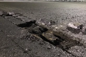 sentinta cu miza mare pentru soferi cnair amendata de politie dupa ce o masina a fost avariata intr o groapa pe un drum ce fusese reparat 6a6afb99cca97