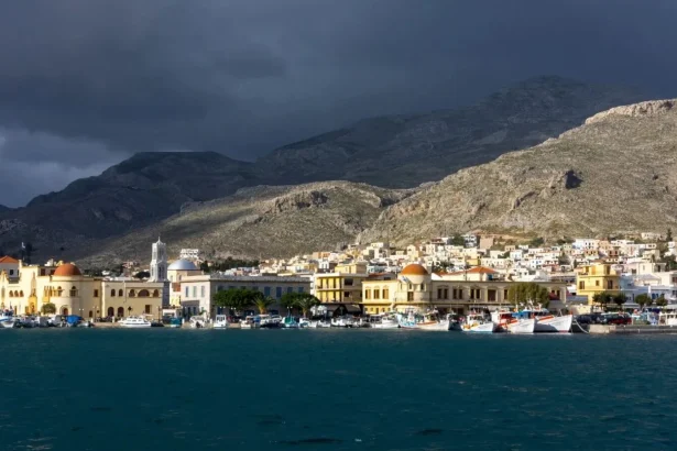 stare de alerta in grecia cod rosu de furtuni puternice si vijelii inclusiv in zonele turistice vor fi vizate atat grecia continentala dar si insulele 6a6367d9c3b55