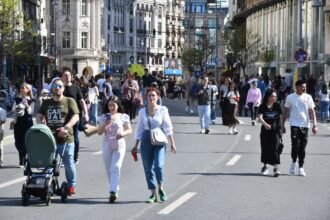 strazi deschise in bucuresti cu o expozitie de masini clasice si ultimele curse ale tramvaielor tatra 6a5b34461d18d