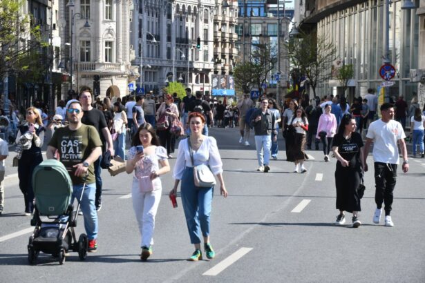 strazi deschise in bucuresti cu o expozitie de masini clasice si ultimele curse ale tramvaielor tatra 6a5b34461d18d