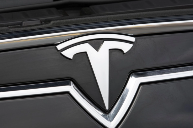 tesla il lanseaza pe grok asistentul ai pe vehiculele sale din europa 6a5fb181ae615