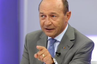 traian basescu trage un puternic semnal de alarma sa i spuna cineva lui nicusor dan suntem intr un moment de criza majora 6a6115903eb2a