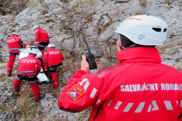 turist spaniol grav ranit in piatra craiului dupa ce a alunecat pe o stanca interventie de urgenta a salvamontistilor 6a667378715b2