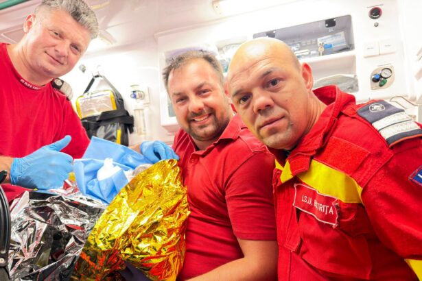 un bebelus a venit pe lume in ambulanta smurd 6a4cb029e05be
