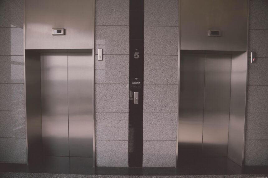 un lift din galati s a prabusit cinci etaje un barbat care facea reparatii a murit 6a4e69f567f9f