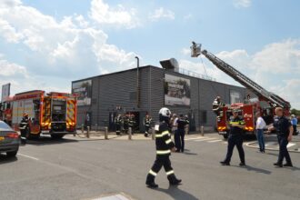 un supermarket din braila a luat foc clientii si angajatii au fost evacuati 6a58dd59da2ef