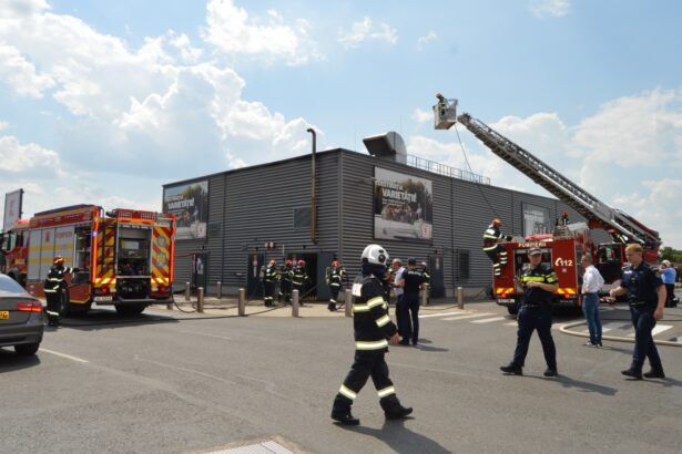 un supermarket din braila a luat foc clientii si angajatii au fost evacuati 6a58dd59da2ef