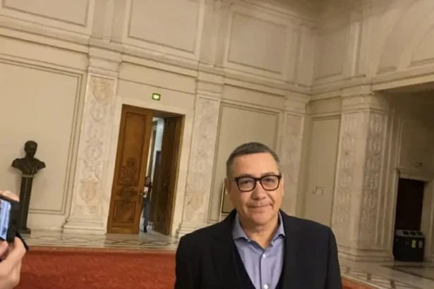 victor ponta dezvaluie ca alexandru nazare a obtinut pe persoana fizica pastrarea rating ului de tara si lanseaza un avertisment acel cineva este fie naiv fie imbecil 6a6cb2d013756