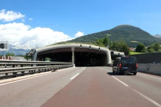 video a fost finalizat una dintre cele mai complexe si mai spectaculoase lucrari de infrastructura din europa italia si austria sunt unite printr un tunel grandios 6a6b234a328e6
