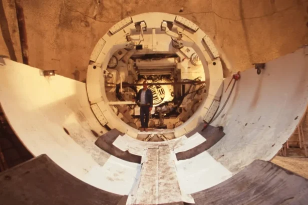 video cel mai mare esec din istoria cercetarii americane tunelul de 225 kilometri care nu a fost folosit niciodata dupa investitii de peste 2 miliarde de dolari 6a6b97270df6c