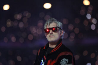 video dj ul francez kavinsky a fost gasit mort in locuinta sa din paris artistul ar fi implinit 51 de ani peste doua zile 6a6c2effb5541