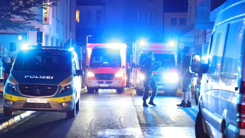 video incident grav la berlin o masina a intrat in plin intr o multime langa poarta brandenburg 6a65345d73c56