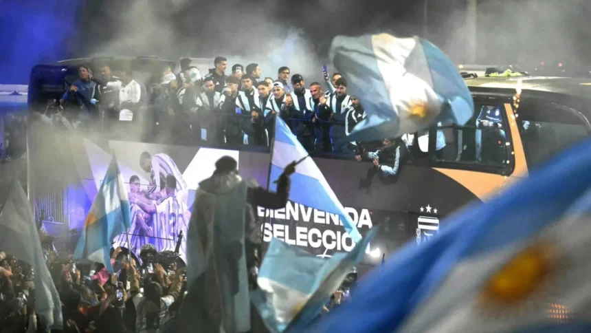 video mii de suporteri au iesit pe strazile din buenos aires pentru a intampina selectionata argentinei leo messi a lipsit incidente violente 6a5f2d584add4