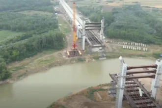 video s au blocat lucarile la drumul expres care leaga doua provincii istorice ale romaniei podul hobanat o lucrare unica in tara noastra intarziat din cauza ploilor 6a624a3440932