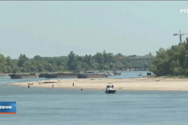 video seceta loveste dunarea fluviul a ajuns la cel mai scazut nivel din ultimii 80 de ani navele sunt obligate sa reduca incarcatura pentru a putea naviga 6a5fd24f8de0a