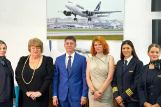 a doua aeronava boeing 737 max din flota tarom va purta numele lui ivan patzaichin prima a fost denumita dupa mircea lucescu 6a85ab9e2fba3