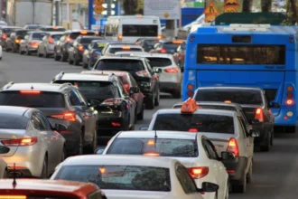 accident intre cluj napoca si zalau o masina a lovit un autoturism parcat si un stalp traficul este blocat pe ambele sensuri 6a815e11f0d93
