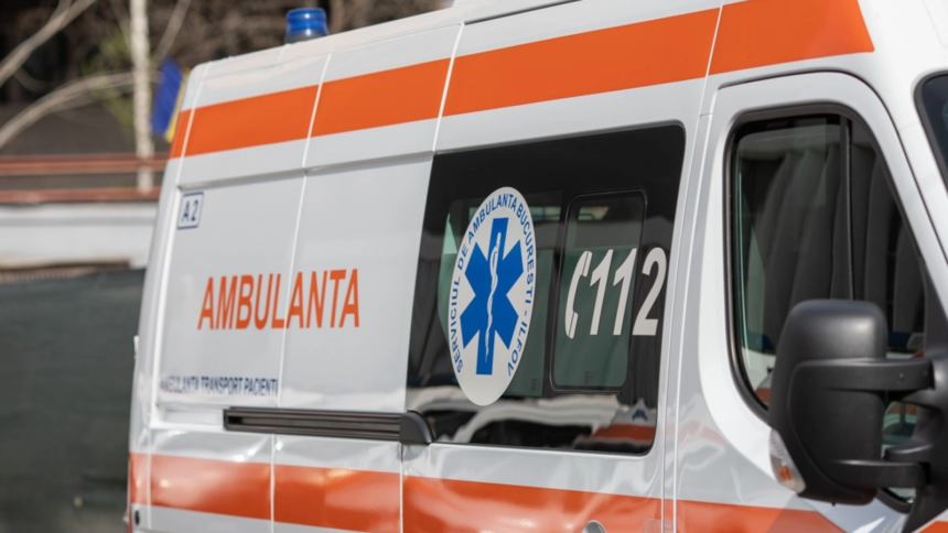 accident rutier in brasov o ambulanta aflata in misiune s a ciocnit cu un autoturism cinci persoane au fost ranite 6a8990e5eed35