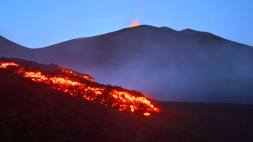 aeroportul din malta afectat de eruptia vulcanului etna 6a7b6ca53dd29
