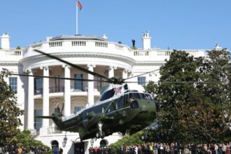 ancheta in sua dupa ce elicopterul marine one cu trump la bord s a aflat prea aproape de un avion de linie casa alba transmite ca trump nu s a aflat niciun moment in pericol 6a75b919cf89c