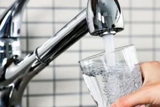 apa potabila interzisa pentru udarea gazonului umplerea piscinelor sau spalarea curtilor si masinilor 6a7447bacc552