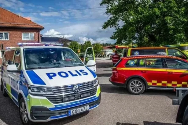 atac violent la o scoala suedeza un tanar cu casca si sabie a semanat teroare printre elevi o persoana a murit mai multi elevi au fost raniti 6a891dba5a028