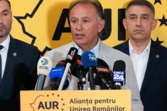 aur ii cere lui bolojan sa umble la indemnizatiile parlamentarilor pe perioada vacantei nu la bursele copiilordaca austeritatea este necesara incepeti cu politica nu cu elevii 6a86b220021a4