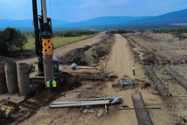 autostrada unirii strapunge muntii prinde contur prima bucata din proiectul de 4 miliarde de euro care va lega moldova de transilvania 6a75e64a44b83