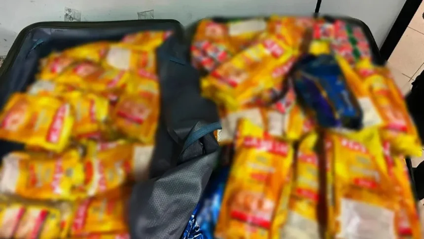 bagaje suspecte in otopeni politistii au descoperit mii de tigarete si zeci de kilograme de tutun 6a7ae9b7e99be