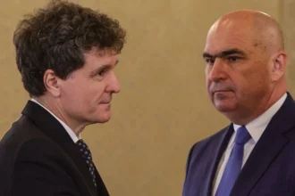 batalia pentru palatul victoria se muta in septembrie psd isi numara voturile iar nicusor dan are doua nume pe masa 6a8415af3fdf9