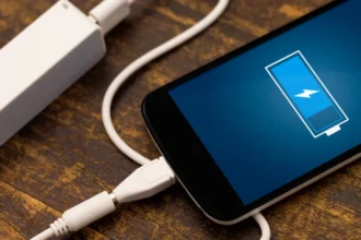 bateria telefonului se consuma chiar si cand sta in buzunar cinci aplicatii afecteaza autonomia telefonului 6a853d7ccfd5a