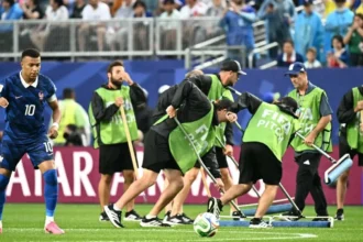 benjamin mendy isi scoate la licitatie replica cupei mondiale din 2018 si raspunde criticilor e trofeul meu fac ce vreau cu el 6a6e0cbd6cdb8