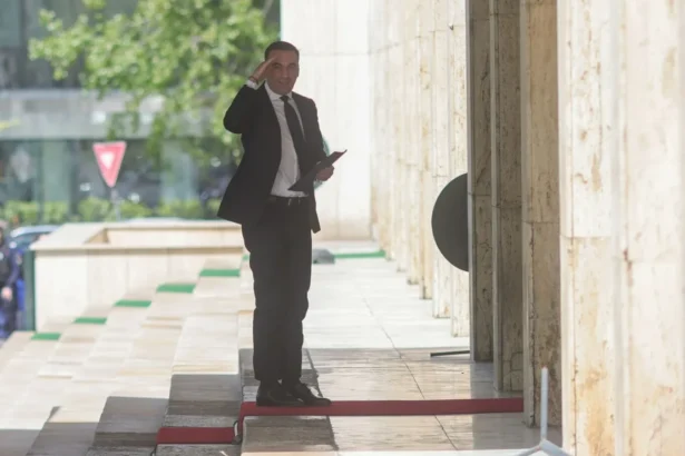 bogdan ivan evervat ca preturile la pompa au sarit iar dupa reducerea accizei solicit premierului demis sa intervina de urgenta 6a8b059a43058