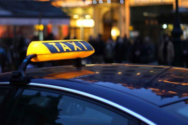 captura inainte de fluierul de start taximetrist prins in timp ce vindea petarde suporterilor 6a7382d2de33d