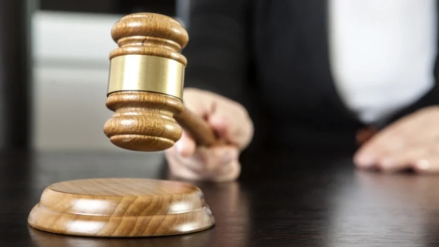 cei trei barbati acuzati ca au atacat cu o maceta un barbat care le ar fi vandut droguri de proasta calitate au fost trimisi in judecata pentru tentativa de omor 6a7c22baaf2f1