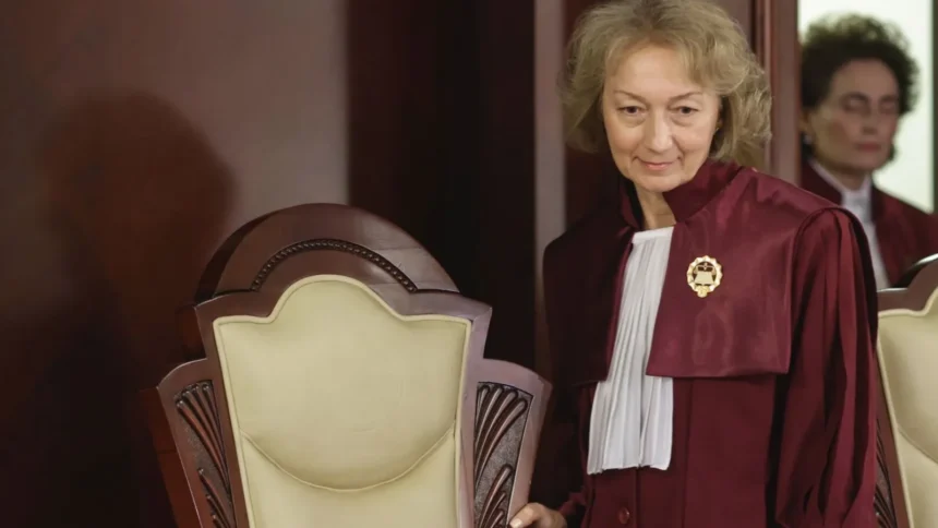 controversa intalnirii tanasescu bolojan cat de mult stau in picioare explicatiile presedintei ccr 6a85546f5a707