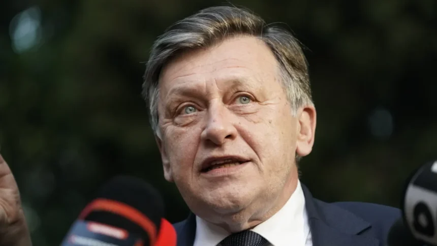 crin antonescu ii da o veste proasta lui george simion psihologic calin georgescu conduce partidul 6a778f6e04992