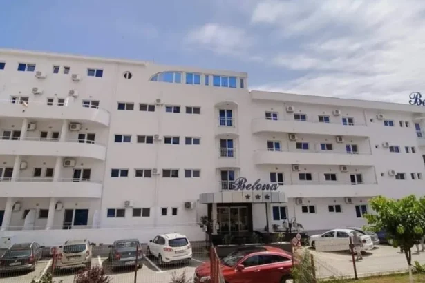 cum voiau unii sa ingroape hotelul belona din eforie nord monument istoric de importanta nationala un alt hotel urma sa i obtureze fatada dinspre plaja proiectul a fost respins 6a82e7935fc18