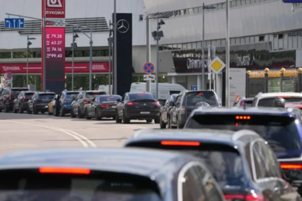 de la santaj energetic la criza interna cum a ajuns rusia sa ramana fara benzina 6a8bb9c010e11