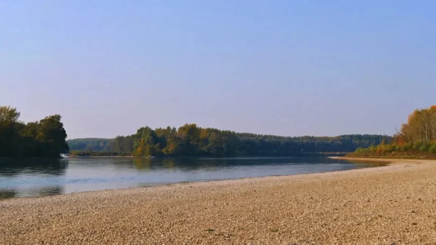 debitul dunarii creste la bazias dar ramane semnificativ sub media lunii august 6a8c3e404e2d1