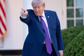 donald trump ameninta omanul cu bombardamente daca ni se pune in cale il vom face praf 6a8355a5ad4e5