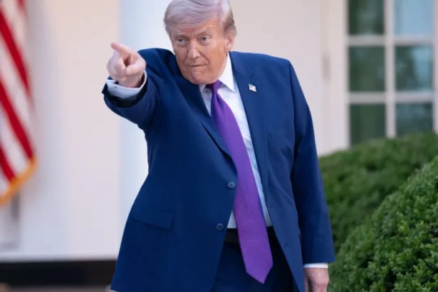 donald trump ameninta omanul cu bombardamente daca ni se pune in cale il vom face praf 6a8355a5ad4e5