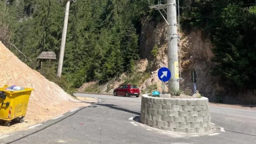 dorel a lovit in judetul alba constructorul a inventat un sens giratoriu desi in zona nu este intersectie totul pentru a masca o eroare foto 6a85fed748c71