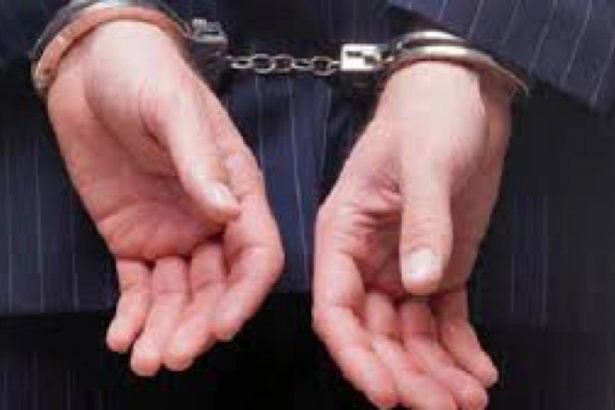 dosar penal pentru un tanar de 20 de ani dupa ce si a injunghiat tatal 6a72314cb5ba1