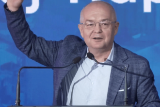 emil boc le da reteta pentru mahmureala tinerilor care vor avea o noapte grea la untold nu cafeaua este cel mai bun leac 6a75ebf418753