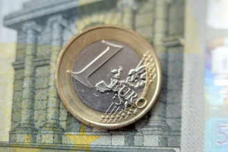euro creste dolarul scade cursul valutar oficial pentru miercuri 6a858a9621985